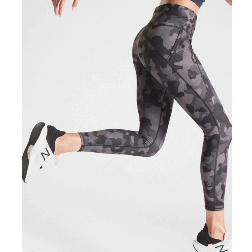 Athleta Lightning Stash Pocket Camo 7/8 Tight Leggings
